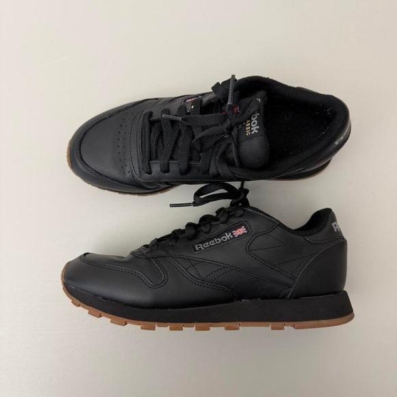 Shoes - Womens Reebok Classic Leather Athletic Shoe - Black / Gum size 7 US
